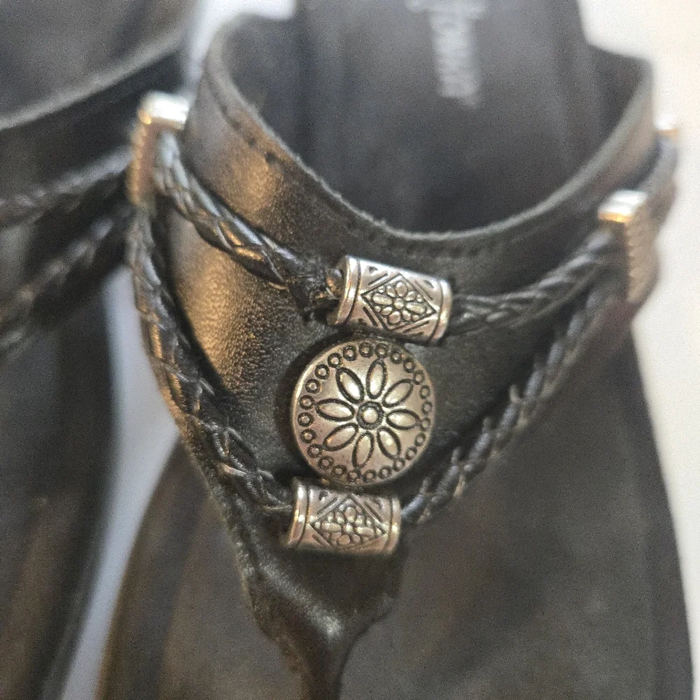 Minnetonka Southwest Black Sandals